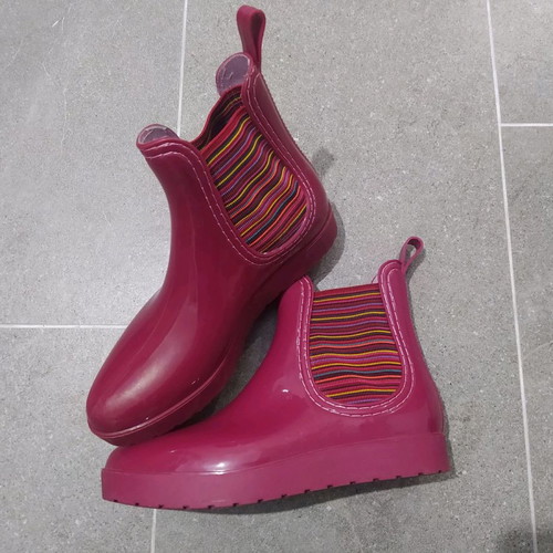 Galotses used dark fuchsia with striped detail size 38-39