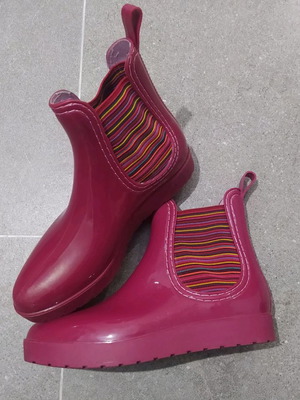 Galotses used dark fuchsia with striped detail size 38-39