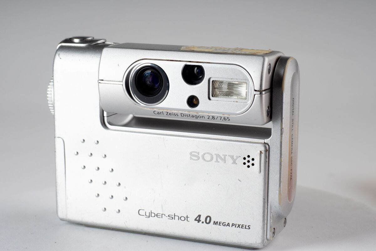 Sony Cyber-shot DSC-F77A digital camera… - € 225,00 - Vendora.cy