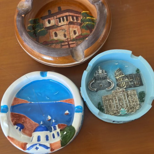 Souvenir ashtrays from Greece and Italy set, new