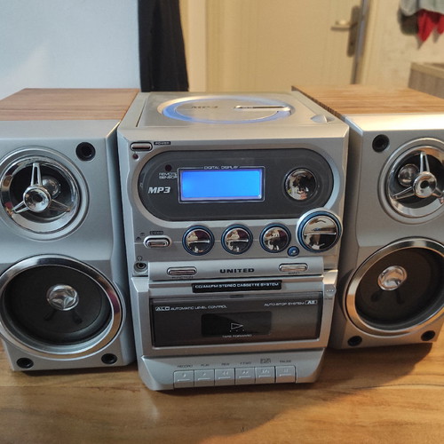 United sound system used with radio and cd player