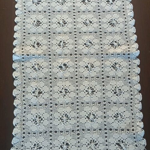 Crochet lace set with doily like new, white