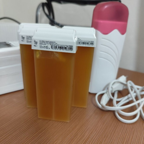 Waxing Kit like new with wax cartridges and strips