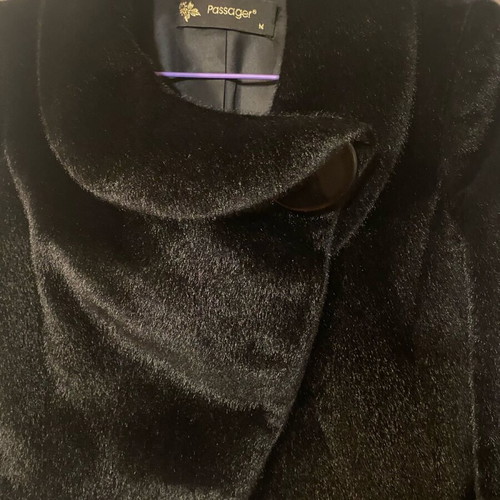 Black ecological fur medium like new with clasp