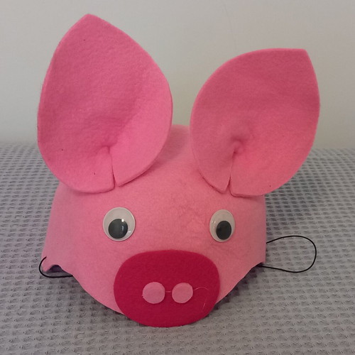 Children's pig felt mask like new