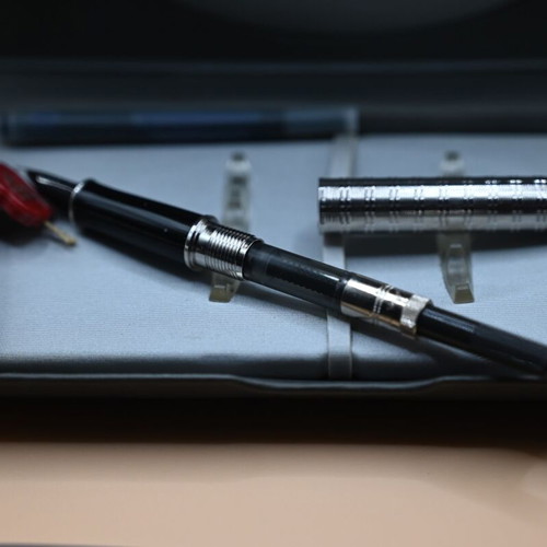 Parker Sonnet ST Tartan Pattern Fountain Pen Silver new