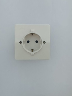 Legrand Schuko wall socket like new, white plastic