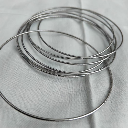 Bracelet of 7 Days with 7 braided rings silver color like new