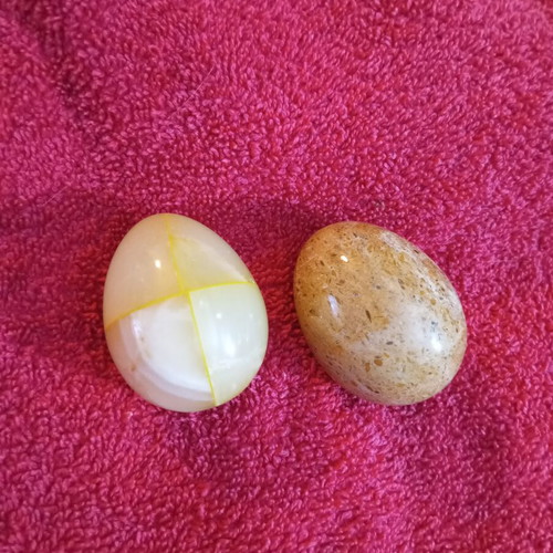 Set of 2 onyx eggs like new