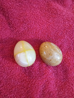 Set of 2 onyx eggs like new