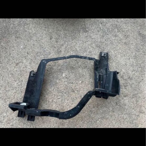 BMW E60 2009 headlights used with broken mounts