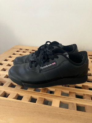 Reebok athletic shoes used black leather size 38.5