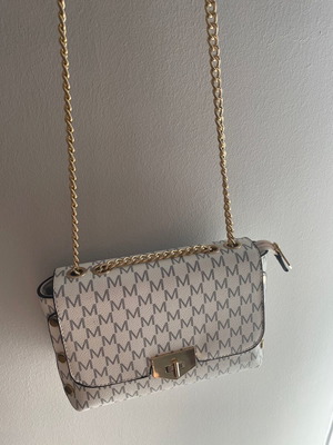Shoulder bag used, crossbody and shoulder for all-day wear