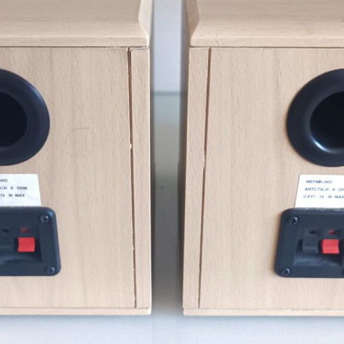 Hitachi bookshelf speakers like new, 8Ω 15W RMS 30W max