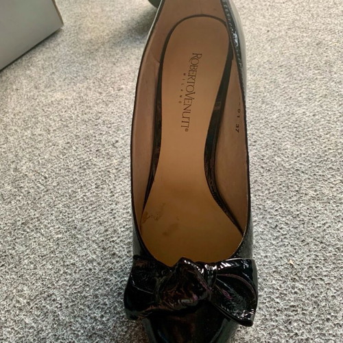 Roberto Venuti Milano patent leather pumps like new with red sole