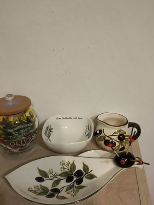 Olives serving set 5 pieces like new without wear