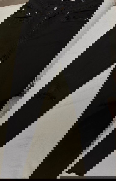 Μαύρο παντελόνι Zara