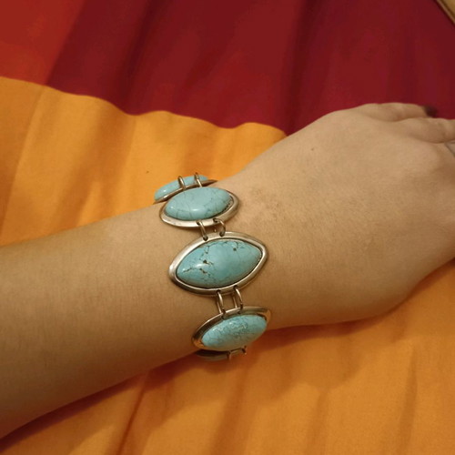 Women's bracelet used