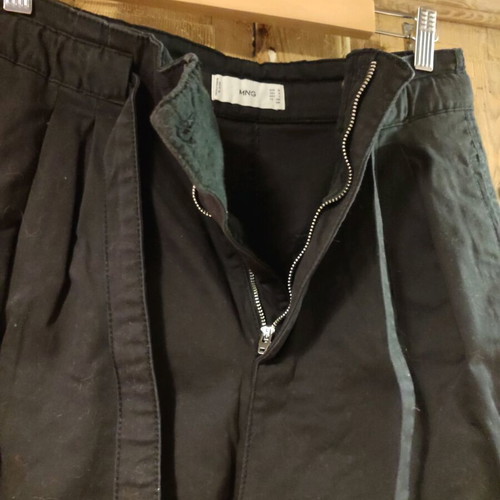 Black high-waisted Mango pants like new with belt