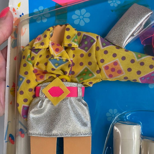 Hasbro Sindy Fashions Groovy Collection outfit with accessories 1991 new
