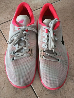 Nike women's athletic shoes size 39 like new, white pink