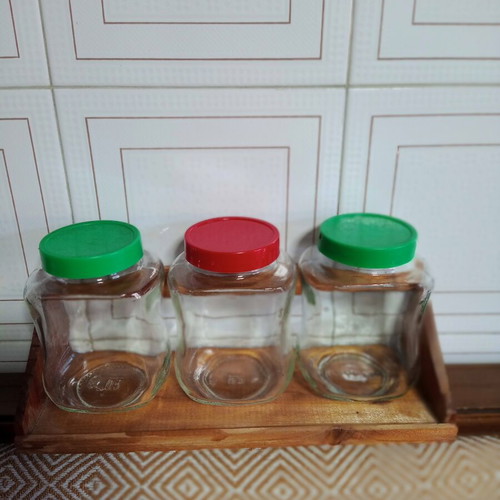 Spice jars like new with base
