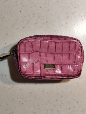 Coccinelle leather wallet like new, pink-purple