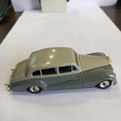 Dinky Toys 150 Rolls Royce Silver Wraith miniature like new, collectible 1960