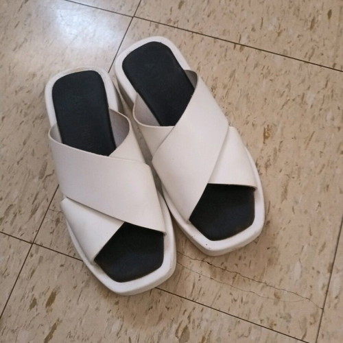 Arte Piedi slippers size 36 like new, white