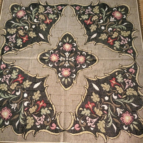 Hand Embroideries like new, 450 pieces of squares and runners