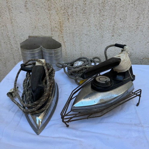 Old irons with stand used, set of two pieces