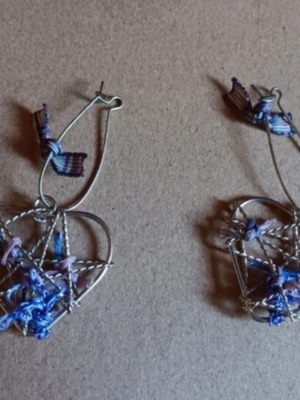 Handmade heart-shaped dangling earrings blue and silver new