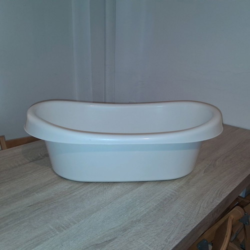 Baby bath white anti-slip with cap used