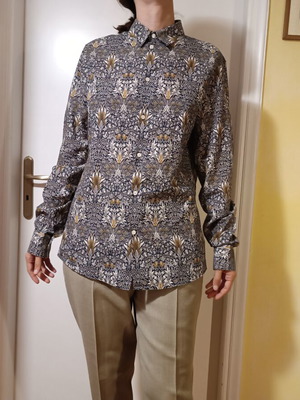 H&M Khaki Floral Shirt Medium like new, art deco print