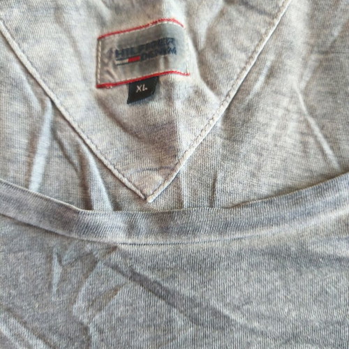 Γυναικείο t-shirt Hilfiger Denim XL μεταχειρισμένο, γκρι με στάμπα 85