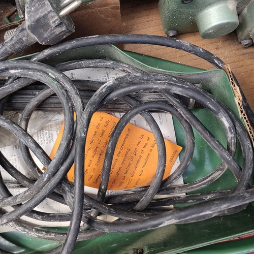 Hitachi compressor like new with 2 chisels