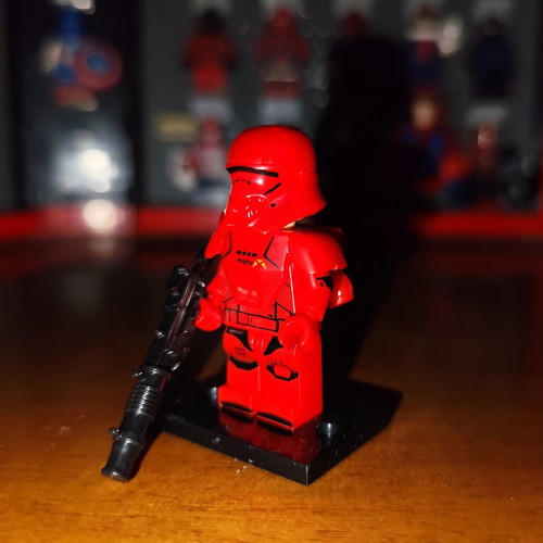 Sith Jet Trooper Star Wars minifigure with accessories