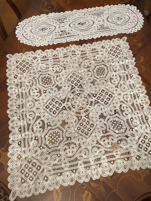 Vintage lace Battenberg table linens set of 2 used with wear
