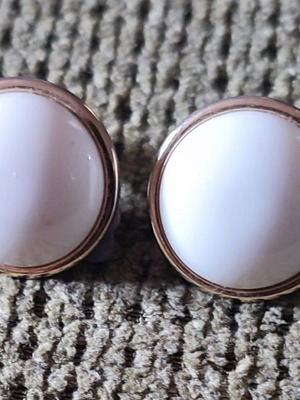 Vintage clip-on earrings with white stone like new