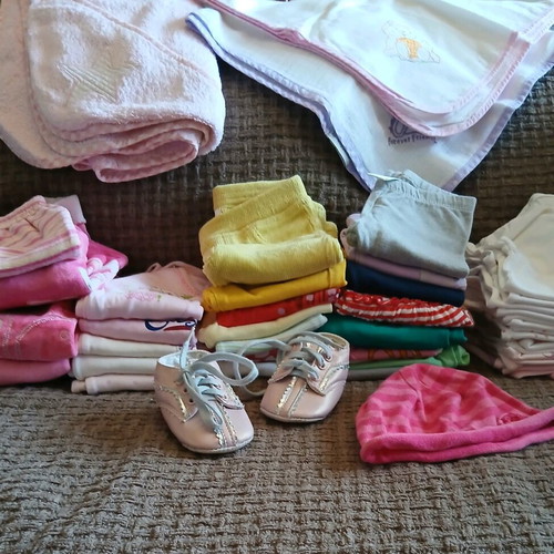 Baby girl clothing set like new, 0 to 6 months, 32 pieces