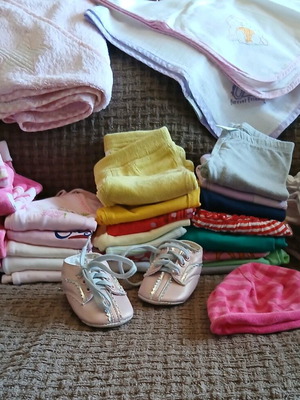 Baby girl clothing set like new, 0 to 6 months, 32 pieces