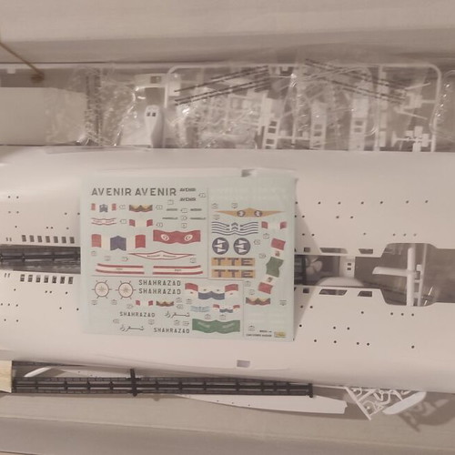 Avenir Car Ferry model by Heller new