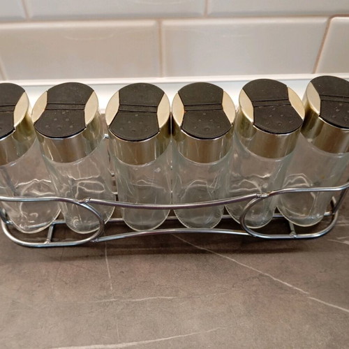 Spice set like new, 6-position with metal base