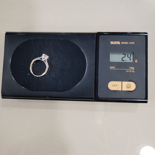 Two-tone 14k (585) solitaire ring size 52 like new, zircon stones