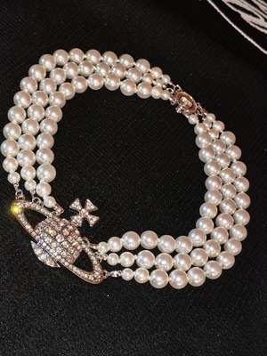 Vivienne Westwood 3-layer pearl Saturn necklace