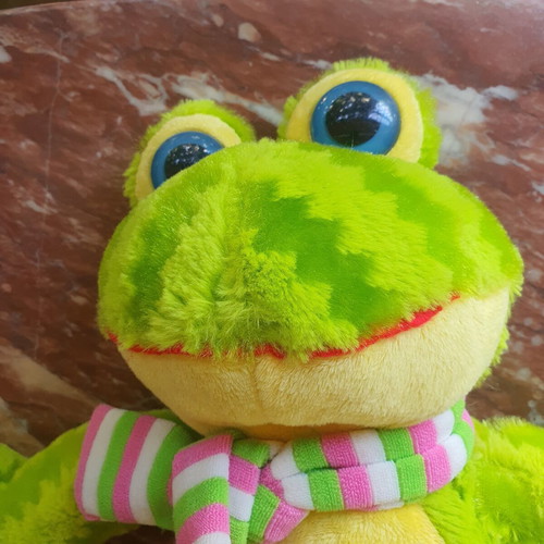 Frog plush toy like new