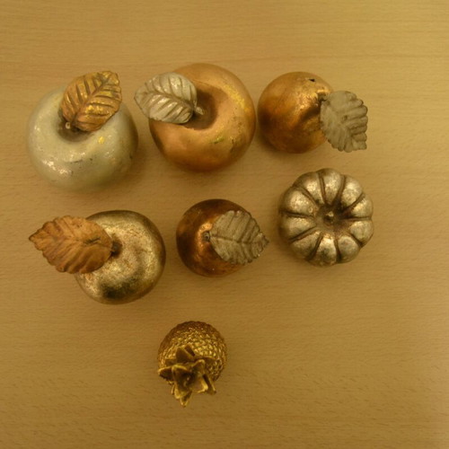 Glass vase like new with 7 decorative fruits pack of 8 pieces