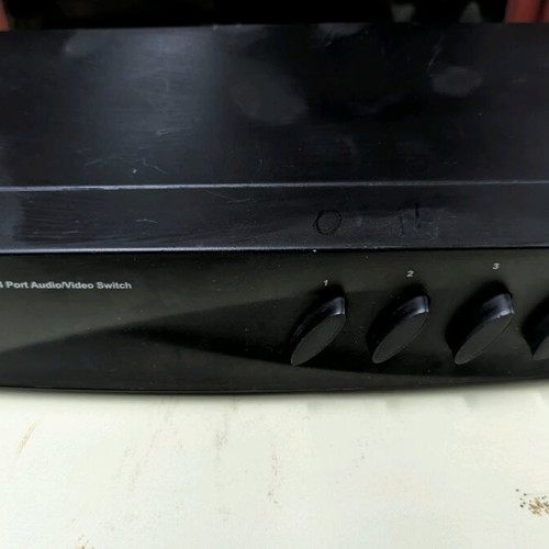 4-Port Audio Switch used with RCA output and headphone jack
