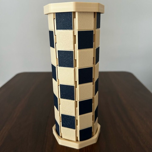 Folding chess set like new, 17.5 cm with modern and classic pieces