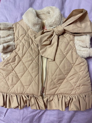 Girls' sleeveless vest like new, beige, age 4-5